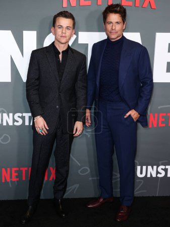 Foto de John Owen Lowe y su padre Rob Lowe llegan al estreno de la temporada 1 de 'Inestable' de Netflix en el Teatro Netflix Tudum el 23 de marzo de 2023 en Hollywood, Los Ángeles, California, Estados Unidos. - Imagen libre de derechos
