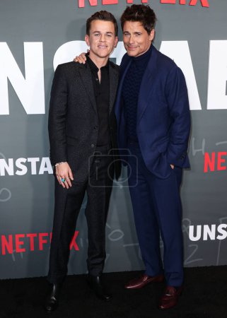 Foto de John Owen Lowe y su padre Rob Lowe llegan al estreno de la temporada 1 de 'Inestable' de Netflix en el Teatro Netflix Tudum el 23 de marzo de 2023 en Hollywood, Los Ángeles, California, Estados Unidos. - Imagen libre de derechos