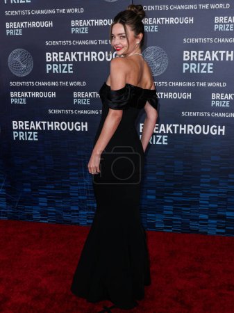 Photo for Australian model and businesswoman Miranda Kerr arrives at the 9th Annual Breakthrough Prize Ceremony held at the Academy Museum of Motion Pictures on April 15, 2023 in Los Angeles, California, United States. - Royalty Free Image