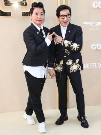 Foto de Echo Quan y Ke Huy Quan llegan a la 2ª Gala Anual de Oro 2023 de Gold House celebrada en The Music Center el 6 de mayo de 2023 en Los Ángeles, California, Estados Unidos. - Imagen libre de derechos
