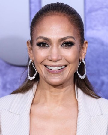 Téléchargez les photos : L'actrice, chanteuse et danseuse américaine Jennifer Lopez arrive à la première de The Mother de Netflix au Regency Village Theater le 10 mai 2023 à Westwood, Los Angeles, Californie, États-Unis. - en image libre de droit