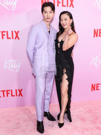 Foto de Sang Heon Lee y Gia Kim llegan al Premiere Event Of Netflix 's' XO, Kitty 'Season 1 celebrado en el Netflix Tudum Theater el 11 de mayo de 2023 en Hollywood, Los Ángeles, California, Estados Unidos. - Imagen libre de derechos