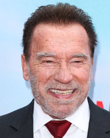 Foto de El actor, empresario, cineasta, fisicoculturista profesional retirado y político austríaco y estadounidense Arnold Schwarzenegger llega al estreno en Los Ángeles de la temporada 1 de 'FUBAR' de Netflix celebrada en AMC The Grove 14 el 22 de mayo de 2023 en Los Ángeles, EE. UU.. - Imagen libre de derechos