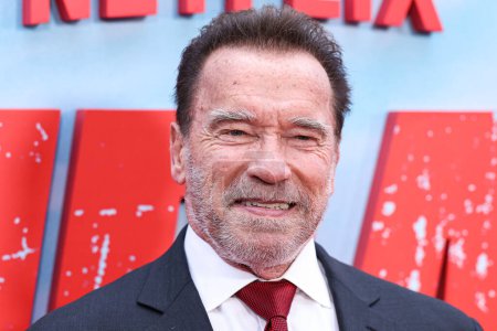 Téléchargez les photos : Acteur autrichien et américain, homme d'affaires, cinéaste, bodybuilder professionnel à la retraite et politicien Arnold Schwarzenegger arrive à la première de la saison 1 de Netflix "FUBAR" à AMC The Grove 14 le 22 mai 2023 à LA, USA. - en image libre de droit