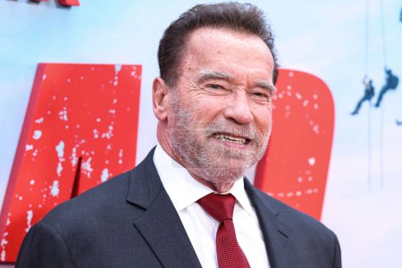 Téléchargez les photos : Acteur autrichien et américain, homme d'affaires, cinéaste, bodybuilder professionnel à la retraite et politicien Arnold Schwarzenegger arrive à la première de la saison 1 de Netflix "FUBAR" à AMC The Grove 14 le 22 mai 2023 à LA, USA. - en image libre de droit
