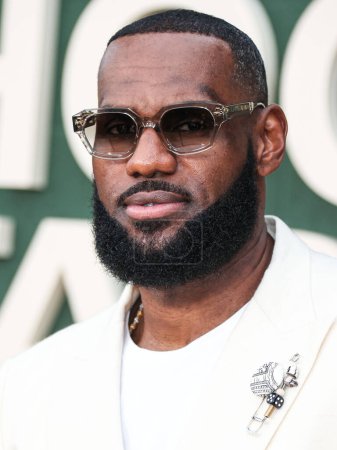 Photo for American professional basketball player LeBron James arrives at the Los Angeles Premiere Of Peacock's 'Shooting Stars' held at the Regency Village Theatre on May 31, 2023 in Westwood, Los Angeles, California, United States. - Royalty Free Image