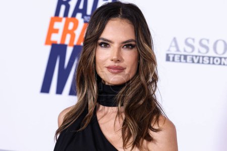 Photo for Brazilian model Alessandra Ambrosio arrives at the 30th Annual Race To Erase MS Gala held at the Fairmont Century Plaza on June 2, 2023 in Century City, Los Angeles, California, United States. - Royalty Free Image