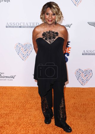 Photo for American singer Thelma Houston arrives at the 30th Annual Race To Erase MS Gala held at the Fairmont Century Plaza on June 2, 2023 in Century City, Los Angeles, California, United States. - Royalty Free Image