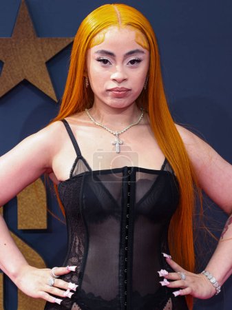 Téléchargez les photos : Le rappeur américain Ice Spice (Isis Naija Gaston) portant Dolce et Gabbana arrive aux BET Awards 2023 au Microsoft Theater à L.A. Live le 25 juin 2023 à Los Angeles, Californie, États-Unis. - en image libre de droit