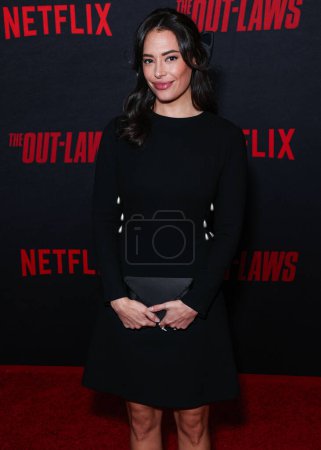 Foto de La actriz estadounidense Chloe Bridges llega al estreno de 'The Out-Laws' de Netflix en Regal LA Live el 26 de junio de 2023 en Los Ángeles, California, Estados Unidos. - Imagen libre de derechos