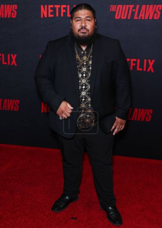 Téléchargez les photos : Setaleki Manu arrive à la première de "The Out-Laws" de Netflix à la Regal LA Live le 26 juin 2023 à Los Angeles, Californie, États-Unis. - en image libre de droit