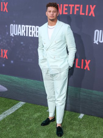Foto de Patrick Mahomes llega al estreno en Los Ángeles de la primera temporada de 'Quarterback' de Netflix celebrada en el Teatro Netflix Tudum el 11 de julio de 2023 en Hollywood, Los Ángeles - Imagen libre de derechos