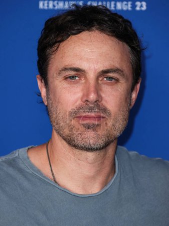 Photo for American actor Casey Affleck arrives at Kershaw's Challenge 10th Annual Ping Pong 4 Purpose 2023 Charity Event Celebrity Tournament held at Dodger Stadium on July 27, 2023 in Elysian Park, Los Angeles, California, United States. - Royalty Free Image