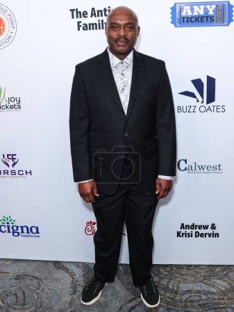 Photo for American former professional basketball player Tim Hardaway Sr. arrives at the 23rd Annual Harold And Carole Pump Foundation Gala held at The Beverly Hilton Hotel on August 18, 2023 in Beverly Hills, Los Angeles, California, United States. - Royalty Free Image