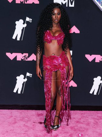 Téléchargez les photos : Flo Milli arrive aux MTV Video Music Awards 2023 au Prudential Center le 12 septembre 2023 à Newark, New Jersey, États-Unis. - en image libre de droit
