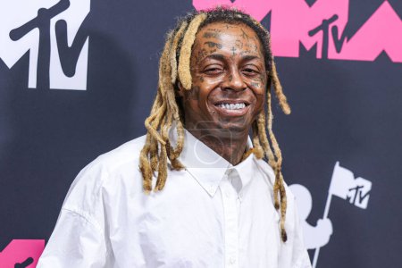 Téléchargez les photos : Lil Wayne pose dans la salle de presse aux MTV Video Music Awards 2023 qui se tiennent au Prudential Center le 12 septembre 2023 à Newark, New Jersey, États-Unis. - en image libre de droit