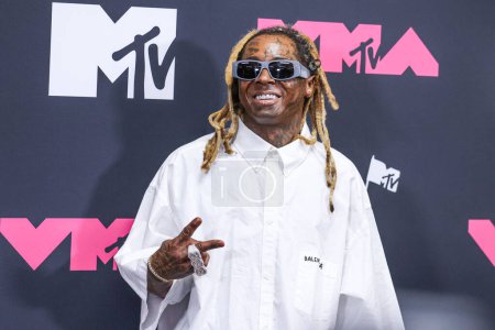 Téléchargez les photos : Lil Wayne pose dans la salle de presse aux MTV Video Music Awards 2023 qui se tiennent au Prudential Center le 12 septembre 2023 à Newark, New Jersey, États-Unis. - en image libre de droit
