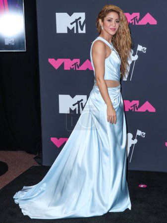 Foto de La cantante y compositora colombiana Shakira posa en la sala de prensa en los MTV Video Music Awards 2023 celebrados en el Prudential Center el 12 de septiembre de 2023 en Newark, Nueva Jersey, Estados Unidos. - Imagen libre de derechos