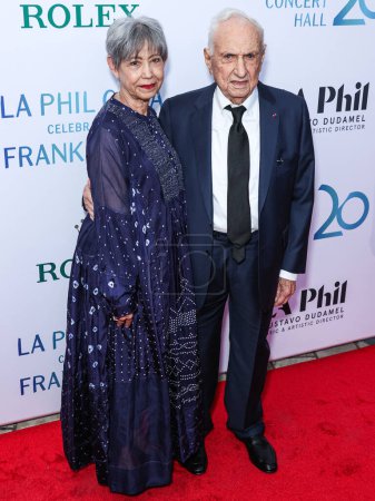 Photo for Berta Isabel Aguilera and husband architect and designer Frank Gehry arrive at The Los Angeles Philharmonic's 20th Anniversary Gala Honoring Frank Gehry held at the Walt Disney Concert Hall on October 5, 2023 in Los Angeles, California, United States - Royalty Free Image