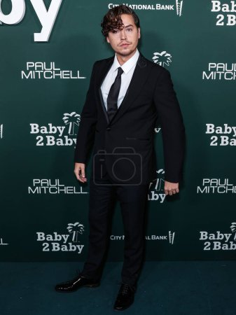 Téléchargez les photos : Cole Sprouse arrive au Baby2Baby Gala 2023 Présenté par Paul Mitchell au Pacific Design Center le 11 novembre 2023 à West Hollywood, Los Angeles, Californie, États-Unis. - en image libre de droit