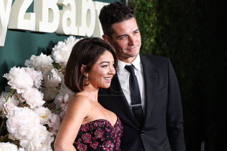 Photo for Sarah Hyland and Wells Adams arrive at the 2023 Baby2Baby Gala Presented By Paul Mitchell held at the Pacific Design Center on November 11, 2023 in West Hollywood, Los Angeles, California, United States. - Royalty Free Image