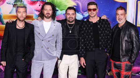 Foto de Lance Bass, JC Chasez, Chris Kirkpatrick, Justin Timberlake, Joey Fatone of *NSYNC arrive at Screening Of DreamWorks Animation And Universal Pictures 'Trolls Band Together' at TCL Chinese Theatre IMAX on November 15 in Hollywood, LA, California, USA - Imagen libre de derechos