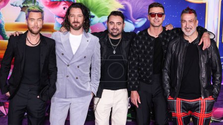 Foto de Lance Bass, JC Chasez, Chris Kirkpatrick, Justin Timberlake, Joey Fatone of *NSYNC arrive at Screening Of DreamWorks Animation And Universal Pictures 'Trolls Band Together' at TCL Chinese Theatre IMAX on November 15 in Hollywood, LA, California, USA - Imagen libre de derechos
