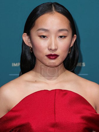 Foto de La actriz Ji-young Yoo llega a la 21ª Gala Anual Inolvidable Asian American Awards celebrada en The Beverly Hilton Hotel el 16 de diciembre de 2023 en Beverly Hills, Los Ángeles, California, Estados Unidos. - Imagen libre de derechos