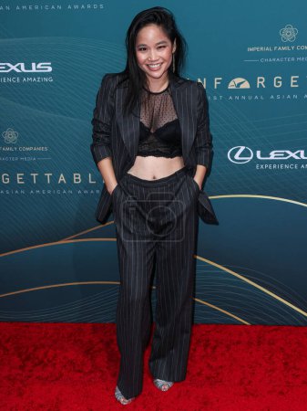 Téléchargez les photos : L'actrice américano-hongkongaise Sylvia Kwan arrive au 21e Gala annuel inoubliable Asian American Awards qui s'est tenu au Beverly Hilton Hotel le 16 décembre 2023 à Beverly Hills, Los Angeles, Californie, États-Unis. - en image libre de droit