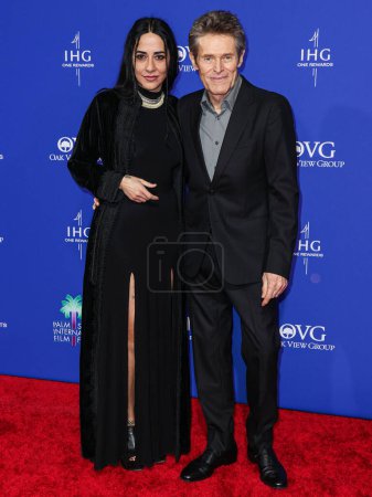 Photo for Giada Colagrande and Willem Dafoe arrive at the 35th Annual Palm Springs International Film Festival Film Awards held at the Palm Springs Convention Center on January 4, 2024 in Palm Springs, Riverside County, California, United States. - Royalty Free Image
