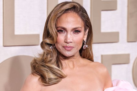 Foto de Jennifer Lopez (JLo) llega a los 81st Annual Golden Globe Awards celebrados en The Beverly Hilton Hotel el 7 de enero de 2024 en Beverly Hills, Los Ángeles, California, Estados Unidos. - Imagen libre de derechos