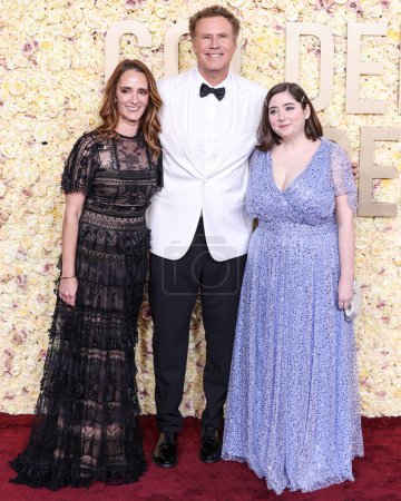 Foto de Jessica Elbaum, Will Ferrell y Samy Burch llegan a los 81st Annual Golden Globe Awards celebrados en The Beverly Hilton Hotel el 7 de enero de 2024 en Beverly Hills, Los Ángeles, California, Estados Unidos. - Imagen libre de derechos