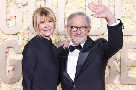 Téléchargez les photos : Kate Capshaw et son mari Steven Spielberg arrivent au 81st Annual Golden Globe Awards qui se tient au Beverly Hilton Hotel le 7 janvier 2024 à Beverly Hills, Los Angeles, Californie, États-Unis. - en image libre de droit