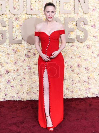 Téléchargez les photos : Rachel Brosnahan portant une robe Sergio Hudson arrive au 81e Golden Globe Awards annuel qui se tient au Beverly Hilton Hotel le 7 janvier 2024 à Beverly Hills, Los Angeles, Californie, États-Unis. - en image libre de droit