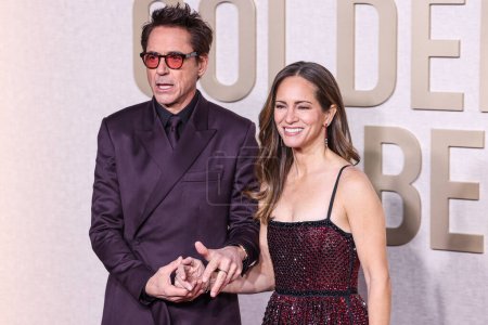 Foto de Robert Downey Jr. y su esposa Susan Downey llegan a los 81st Annual Golden Globe Awards celebrados en The Beverly Hilton Hotel el 7 de enero de 2024 en Beverly Hills, Los Ángeles, California, Estados Unidos. - Imagen libre de derechos