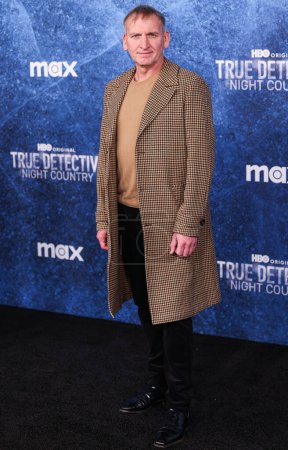 Foto de Christopher Eccleston llega al estreno de la temporada 4 de 'True Detective: Night Country' de HBO en el Paramount Theatre en Paramount Pictures Studios el 9 de enero de 2024 en Hollywood, Los Ángeles, California, Estados Unidos. - Imagen libre de derechos