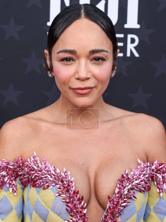 Photo for Ashley Madekwe wearing Balmain, Caryn Leeds and Wolf Kasteler arrives at the 29th Annual Critics' Choice Awards held at The Barker Hangar on January 14, 2024 in Santa Monica, Los Angeles, California, United States. - Royalty Free Image