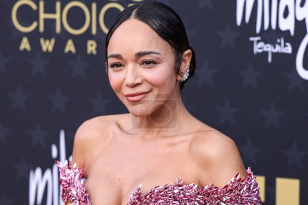 Photo for Ashley Madekwe wearing Balmain, Caryn Leeds and Wolf Kasteler arrives at the 29th Annual Critics' Choice Awards held at The Barker Hangar on January 14, 2024 in Santa Monica, Los Angeles, California, United States. - Royalty Free Image