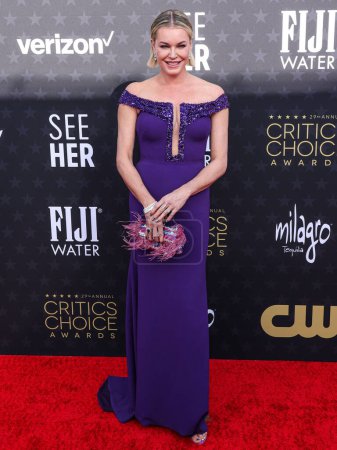 Téléchargez les photos : Rebecca Romijn arrive à la 29e cérémonie annuelle des Critics 'Choice Awards au Barker Hangar le 14 janvier 2024 à Santa Monica, Los Angeles, Californie, États-Unis. - en image libre de droit
