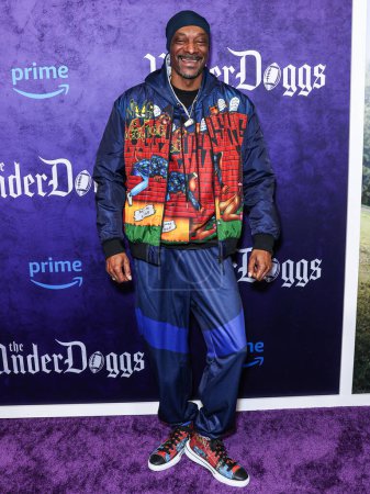 Foto de Snoop Dogg llega al estreno mundial de 'The Underdoggs' de Amazon Prime Video celebrado en The Culver Theater el 23 de enero de 2024 en Culver City, Los Ángeles, California, Estados Unidos. - Imagen libre de derechos