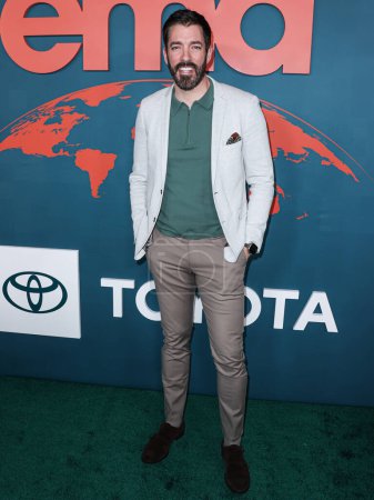 Photo for Drew Scott arrives at the 33rd Annual Environmental Media Association Awards Gala held at Sunset Las Palmas Studios on January 27, 2024 in Hollywood, Los Angeles, California, United States. - Royalty Free Image