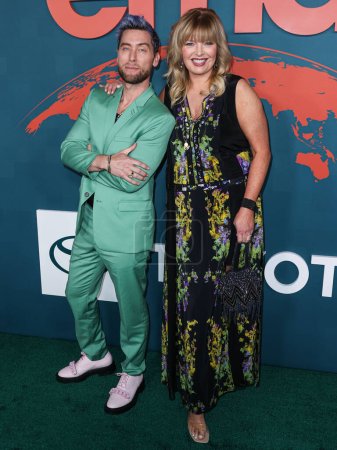 Photo for Lance Bass and Melissa Peterman arrive at the 33rd Annual Environmental Media Association Awards Gala held at Sunset Las Palmas Studios on January 27, 2024 in Hollywood, Los Angeles, California, United States. - Royalty Free Image