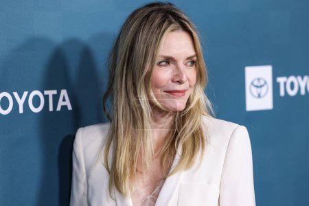 Photo for Michelle Pfeiffer arrives at the 33rd Annual Environmental Media Association Awards Gala held at Sunset Las Palmas Studios on January 27, 2024 in Hollywood, Los Angeles, California, United States. - Royalty Free Image