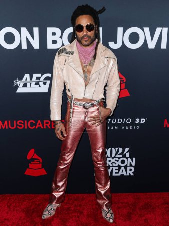 Téléchargez les photos : Lenny Kravitz arrive au MusiCares Person of the Year 2024 en l'honneur de Jon Bon Jovi au Los Angeles Convention Center le 2 février 2024 à Los Angeles, Californie, États-Unis. - en image libre de droit