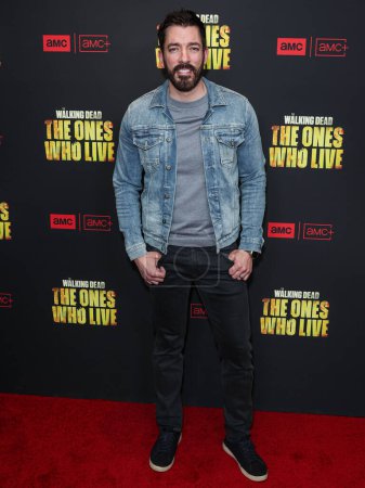 Foto de Drew Scott llega al Los Angeles Premiere Of AMC + 's' The Walking Dead: The Ones Who Live 'Temporada 1 celebrada en el Linwood Dunn Theater en el Pickford Center for Motion Picture Study el 7 de febrero de 2024 en Hollywood, Los Ángeles, California, EE.UU. - Imagen libre de derechos
