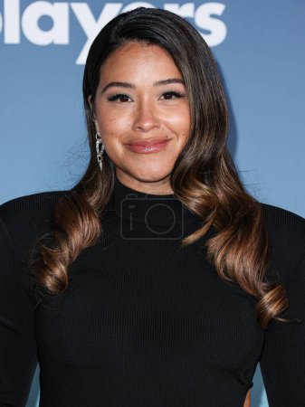 Téléchargez les photos : Gina Rodriguez arrive au Los Angeles Premiere Of Netflix's 'Players' au Egyptian Theatre Hollywood le 8 février 2024 à Hollywood, Los Angeles, Californie, États-Unis. - en image libre de droit