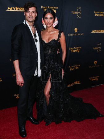 Photo for Joel Smallbone and wife Moriah Smallbone arrive at the 31st Annual Movieguide Awards Gala held at AVALON Hollywood and Bardot on February 9, 2024 in Hollywood, Los Angeles, California, United States. - Royalty Free Image