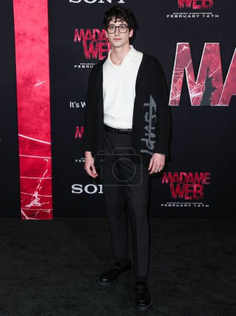 Foto de Milo Manheim llega al estreno mundial de 'Madame Web' de Columbia Pictures celebrado en el Regency Village Theatre el 12 de febrero de 2024 en Westwood, Los Ángeles, California, Estados Unidos. - Imagen libre de derechos