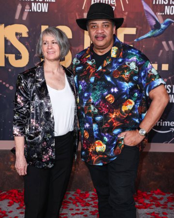 Téléchargez les photos : Alice Young et son mari Neil deGrasse Tyson arrivent à la première d'Amazon MGM Studios 'This Is Me... Now : A Love Story' au Dolby Theatre le 13 février 2024 à Hollywood, Los Angeles, Californie, États-Unis - en image libre de droit