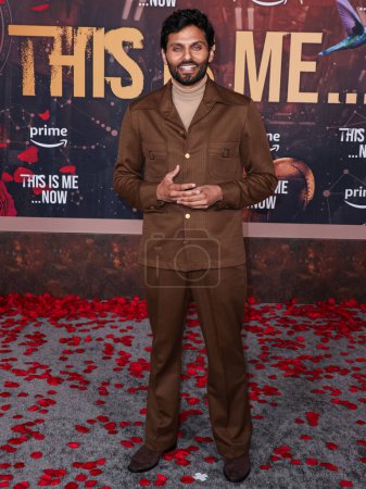 Foto de Jay Shetty llega al estreno de Amazon MGM Studios 'This Is Me... Now: A Love Story' celebrado en el Dolby Theatre el 13 de febrero de 2024 en Hollywood, Los Ángeles, California, Estados Unidos. - Imagen libre de derechos